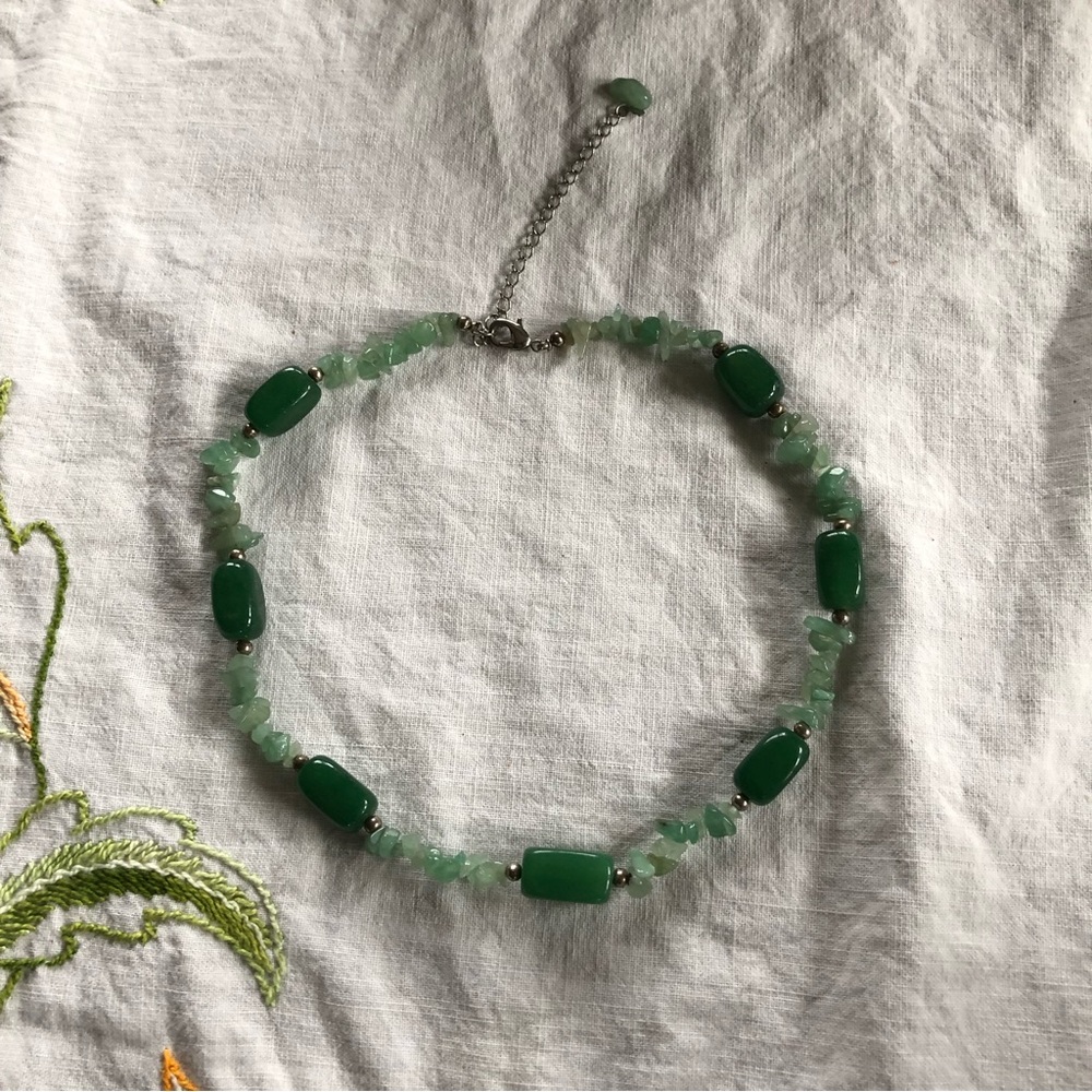 Vintage H.D.N.Y. Green Adventurine Necklace. Crystal Chips and Barrel Beads - Picture 12 of 12